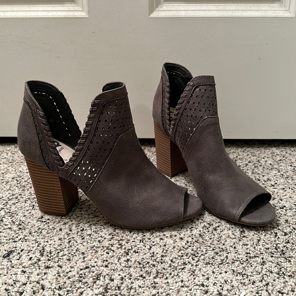 Gray Fergalicipus Booties